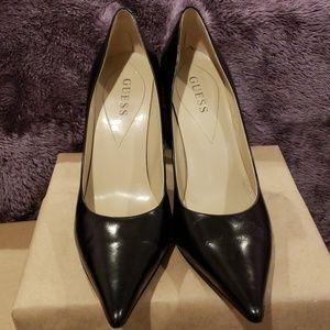 Guess pointed toe pumps